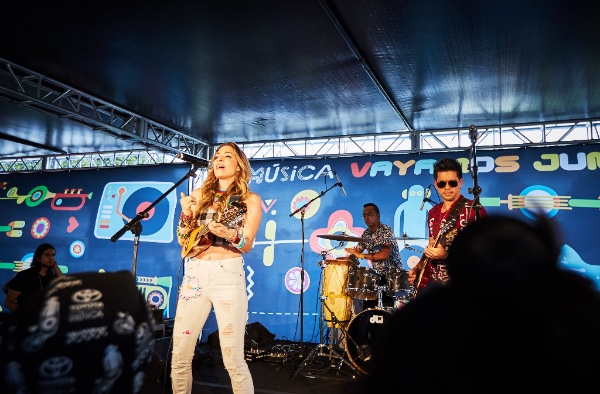 Mirella Cesa brilló en el escenario del Toyota Music Den