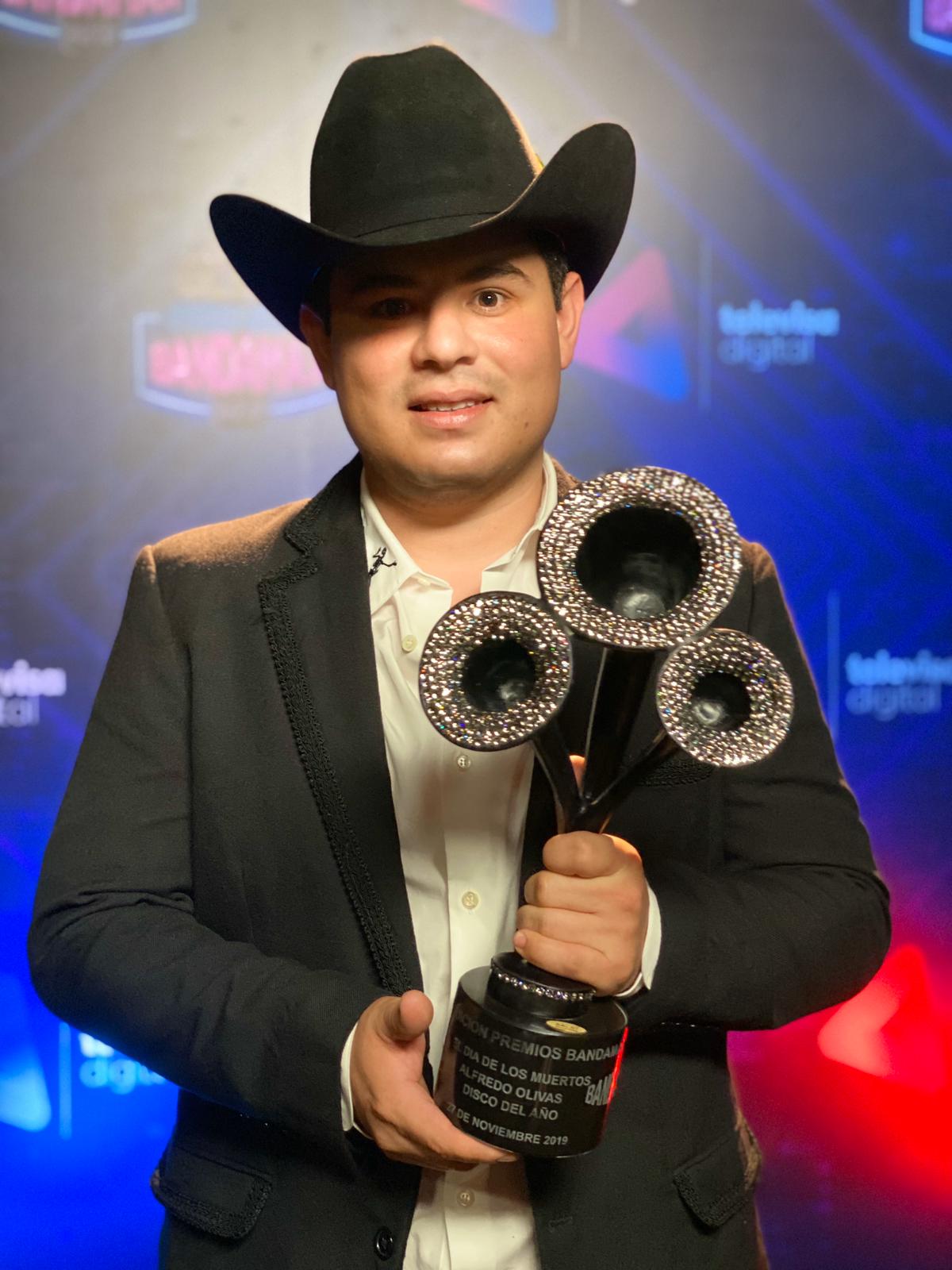ALFREDO OLIVAS recibió un Premio Bandamex