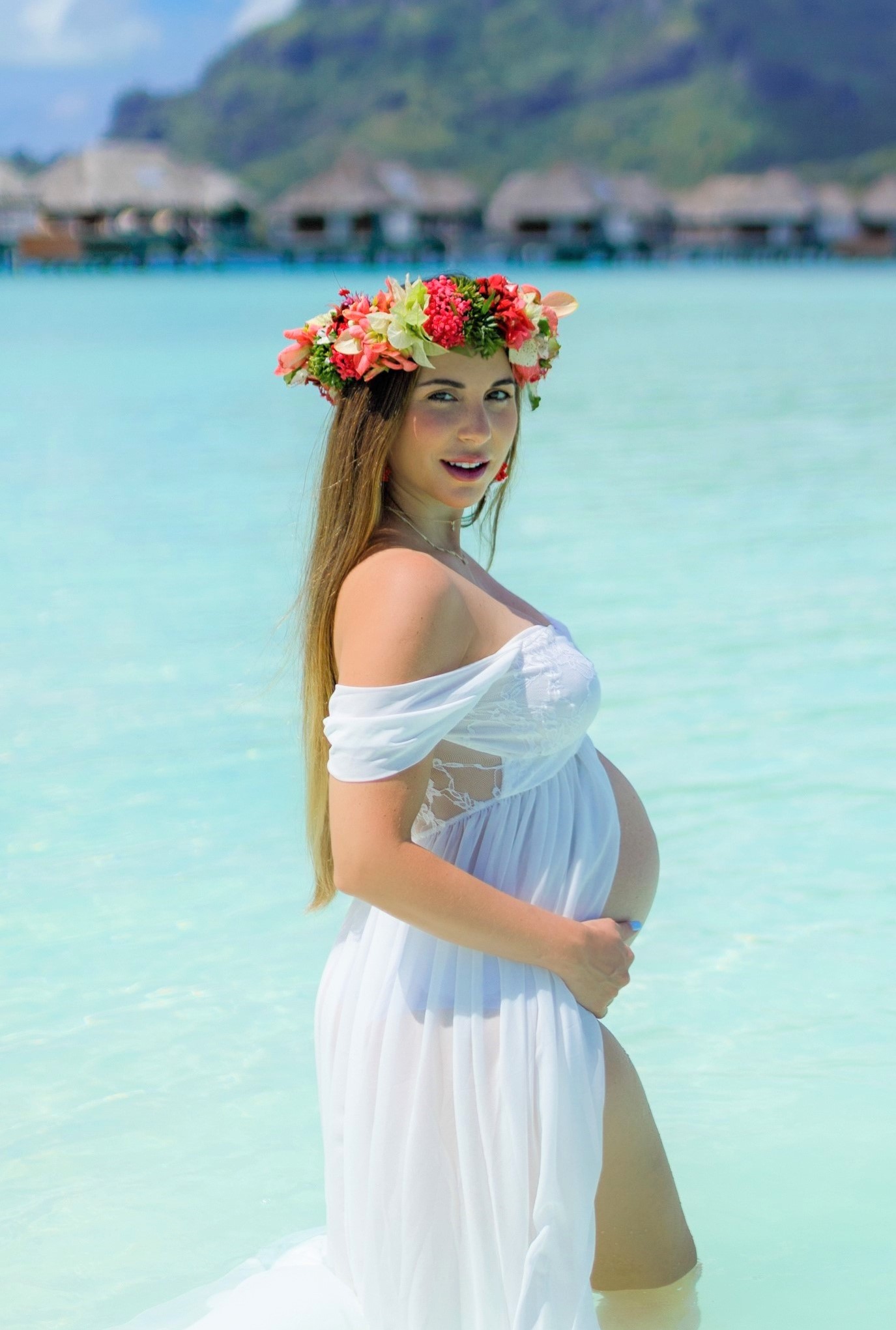 ALEXANDRA OLAVARRÍA celebra su futura maternidad