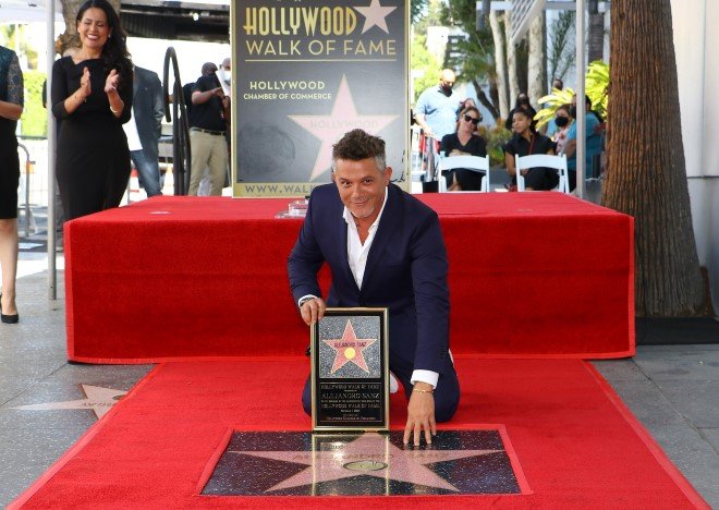 ALEJANDRO SANZ celebra su estrella en Paseo de la Fama de Hollywood