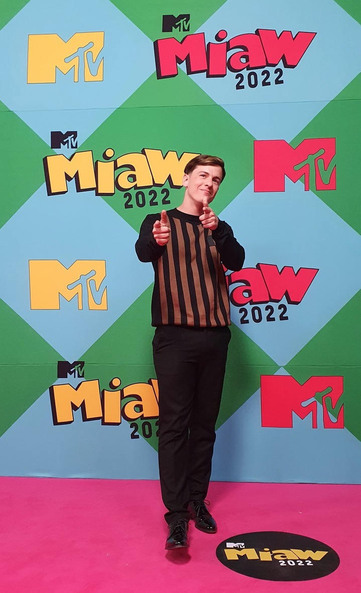 GUAYNAA triunfa en los premios MTV Miaw