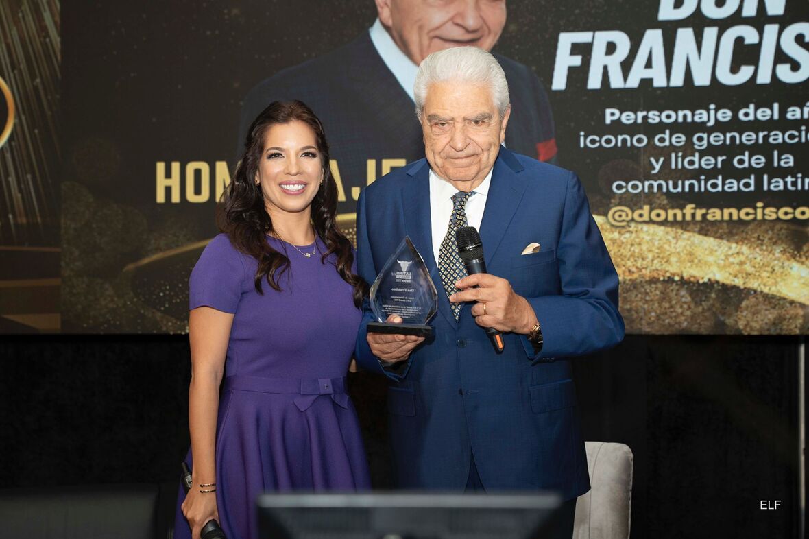 DON FRANCISCO recibe homenaje y premio “Ícono de generaciones” en Latino Wall Street Awards