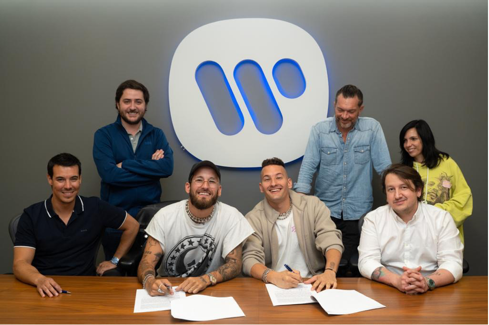 MAU Y RICKY anuncian el lanzamiento de sello discográfico “Why Club Records” en colaboración con Warner Music Latina