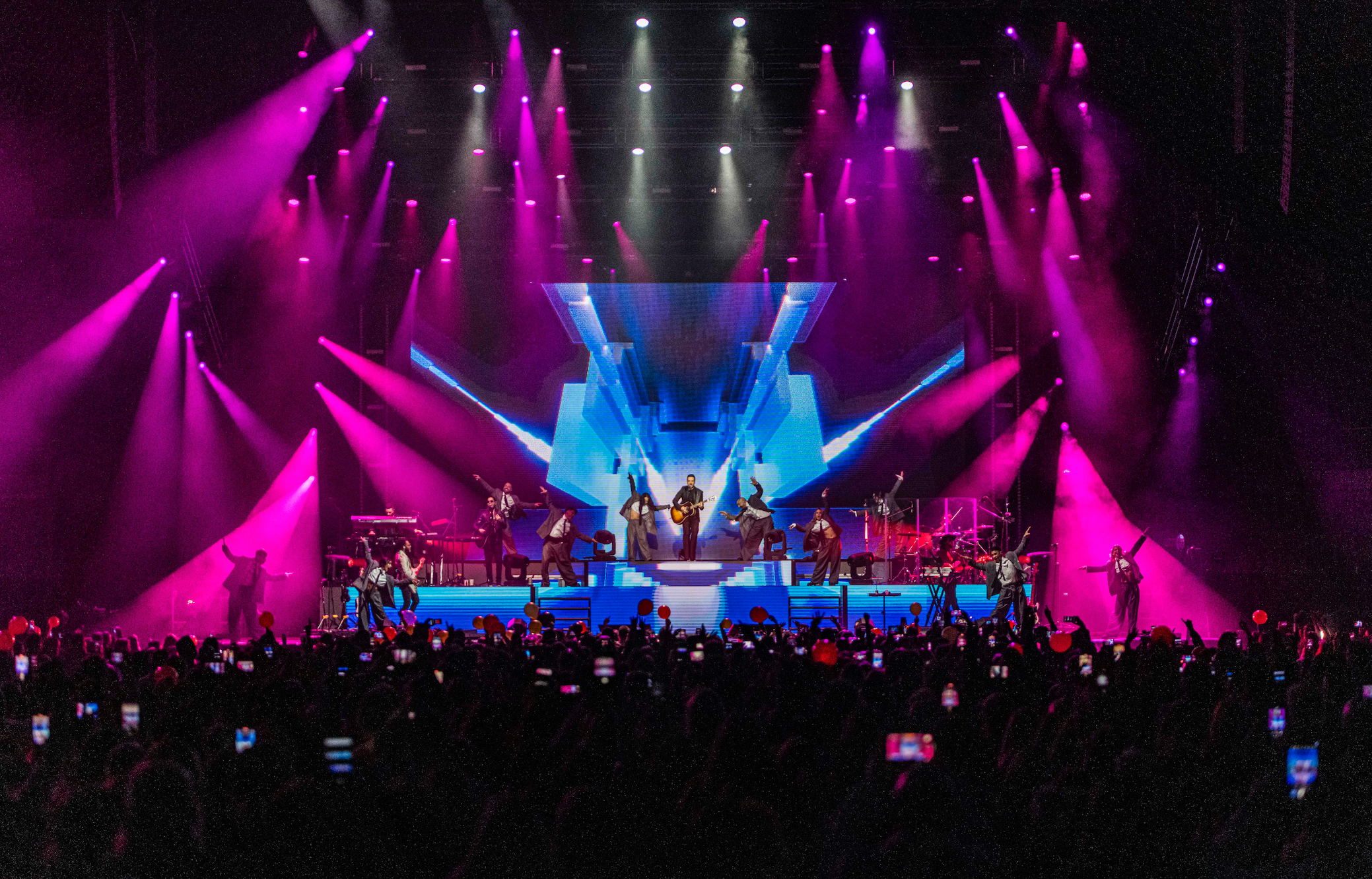 LUIS FONSI arrasa en su concierto en Madrid