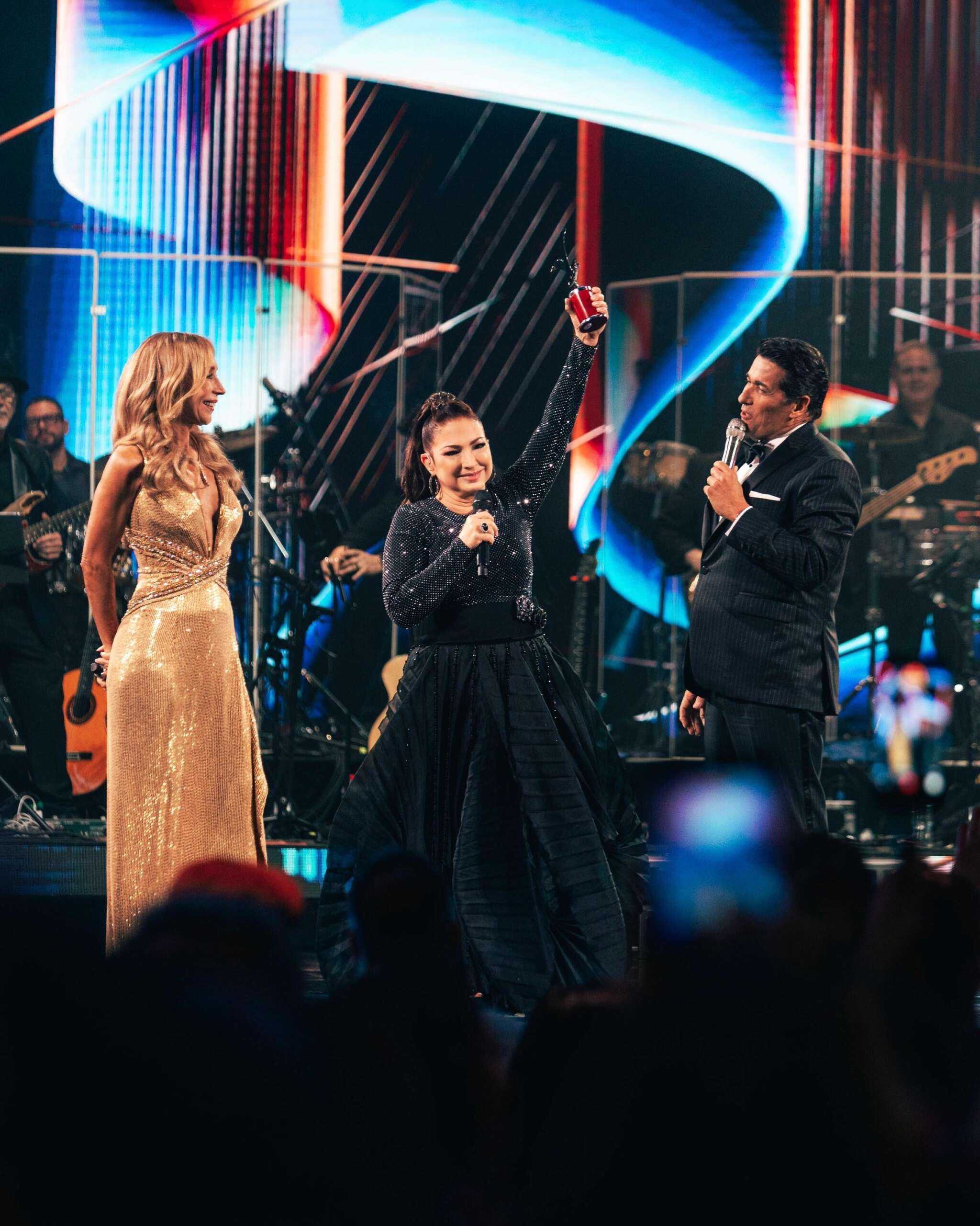 GLORIA ESTEFAN conquista el FESTIVAL DE VIÑA DEL MAR con show histórico y emotivo