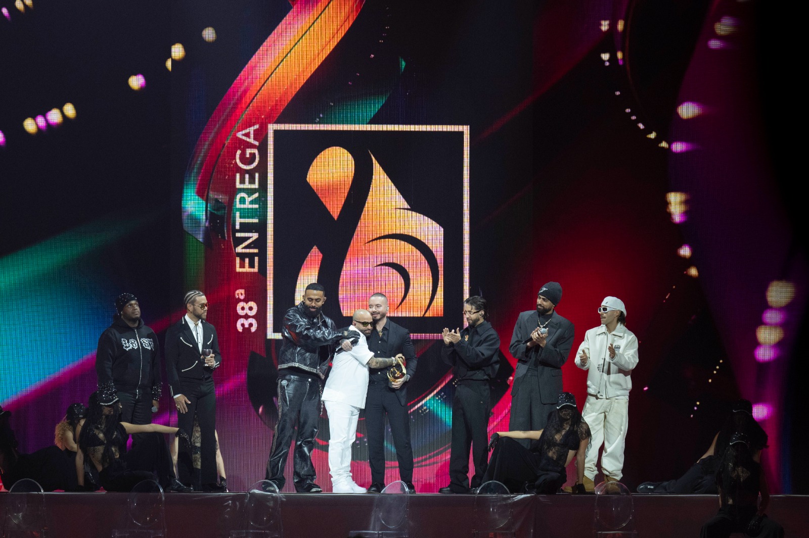 PREMIO LA NUESTRO 2026 presenta musicales inolvidables y rinde homenaje a las leyendas y los artistas más destacados de la música latina